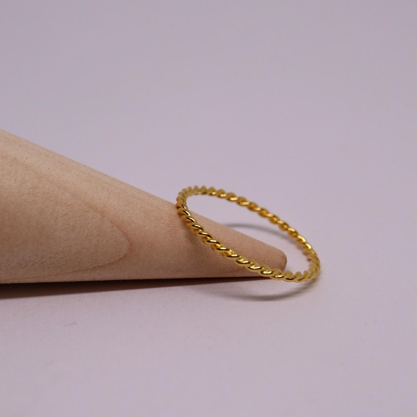 Minimalistische ring gedraaid zilver 925 Gold Plated Sfeerbeeld