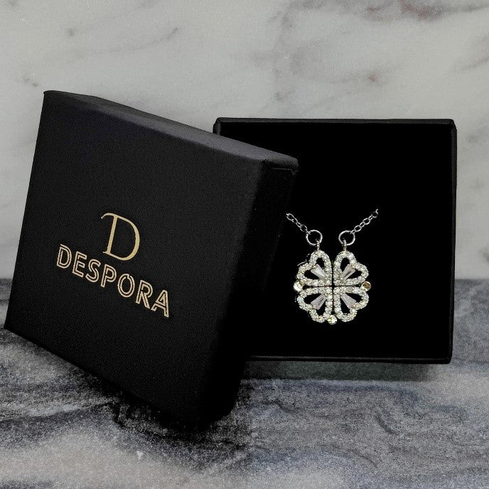 Despora Klavertje vier ketting met hartjes – Despora