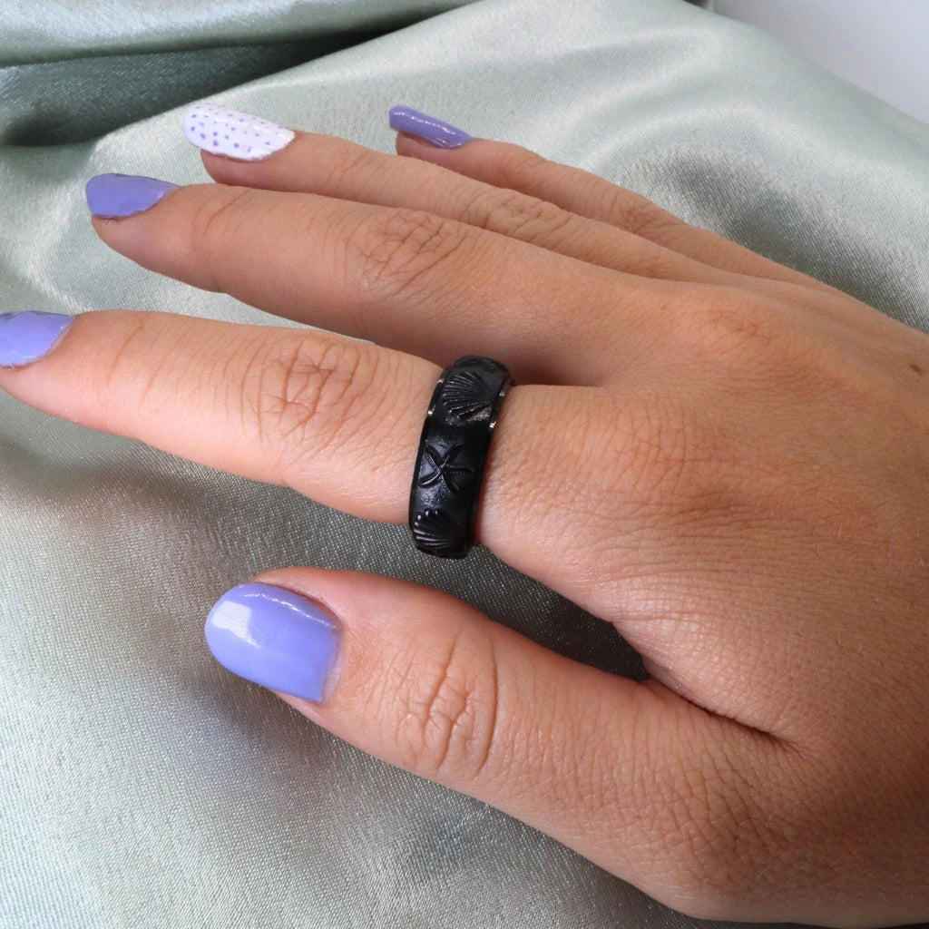 Anxiety Ring (Strand) Zwart om vinger