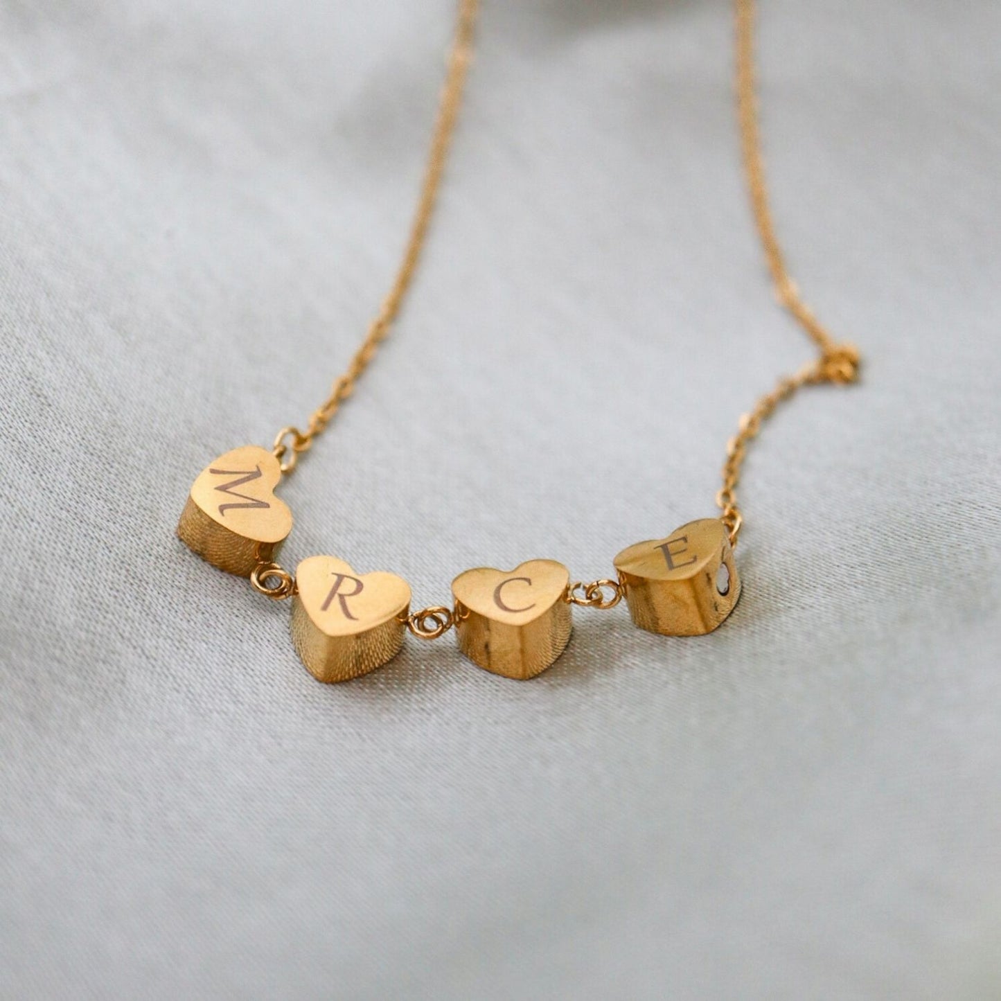 Klavertje vier ketting / hartjes ketting goud (Graveerbaar) Sfeerbeeld