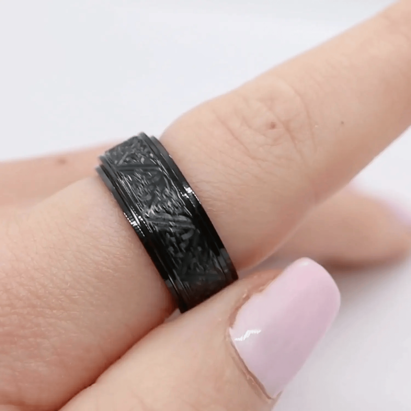 Anxiety ring (Keltisch) Zwart in beweging