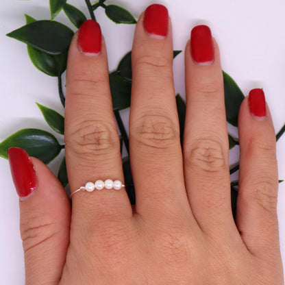 Anxiety Ring (parel) zilver 925 om vinger 