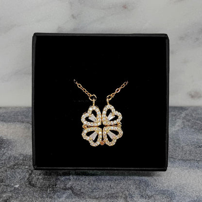 Klavertje vier ketting / hartjes ketting goud in doosje